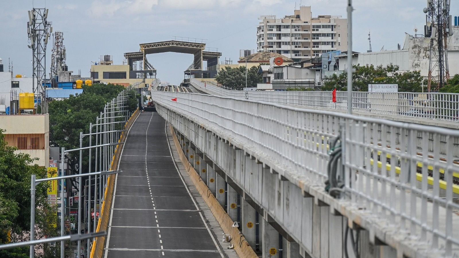 <div class="paragraphs"><p>The road-cum-metro flyover will initially link Ragigudda to Silk Board Junction.</p></div>